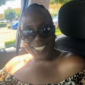 Meet your Posher, Debra